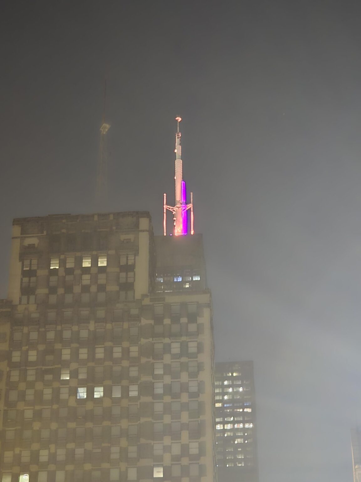 أضاء برج ويليس بألوان مرتين