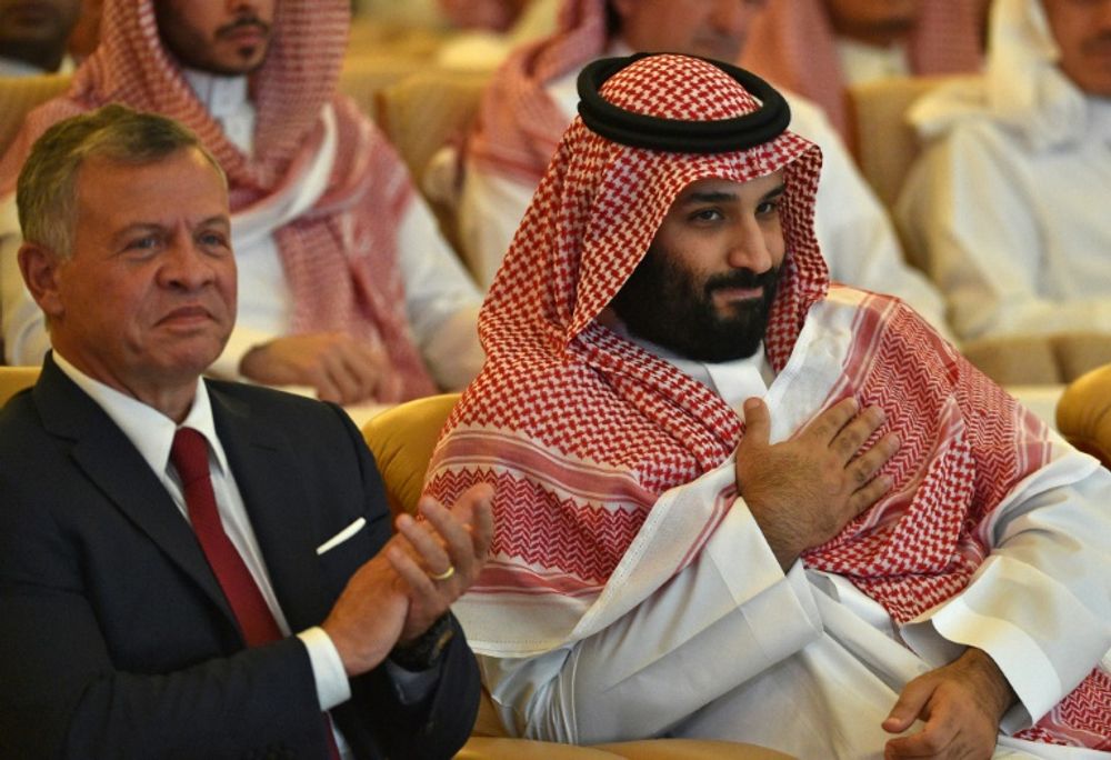 ولي العهد السعودي محمد بن سلمان الى جانب الملك الأردني عبدالله الثاني في منتدى "مبادرة مستقبل الاستثمار" في الرياض في 23 تشرين الأول/أكتوبر 2018