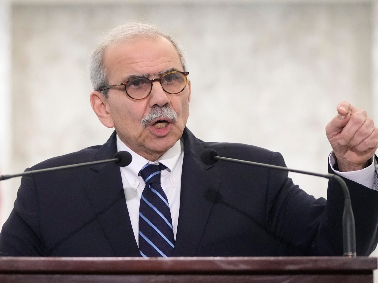 رئيس حكومة لبنان: حديث نعيم قاسم تهديد مبطن بالحرب الأهلية | أخبار