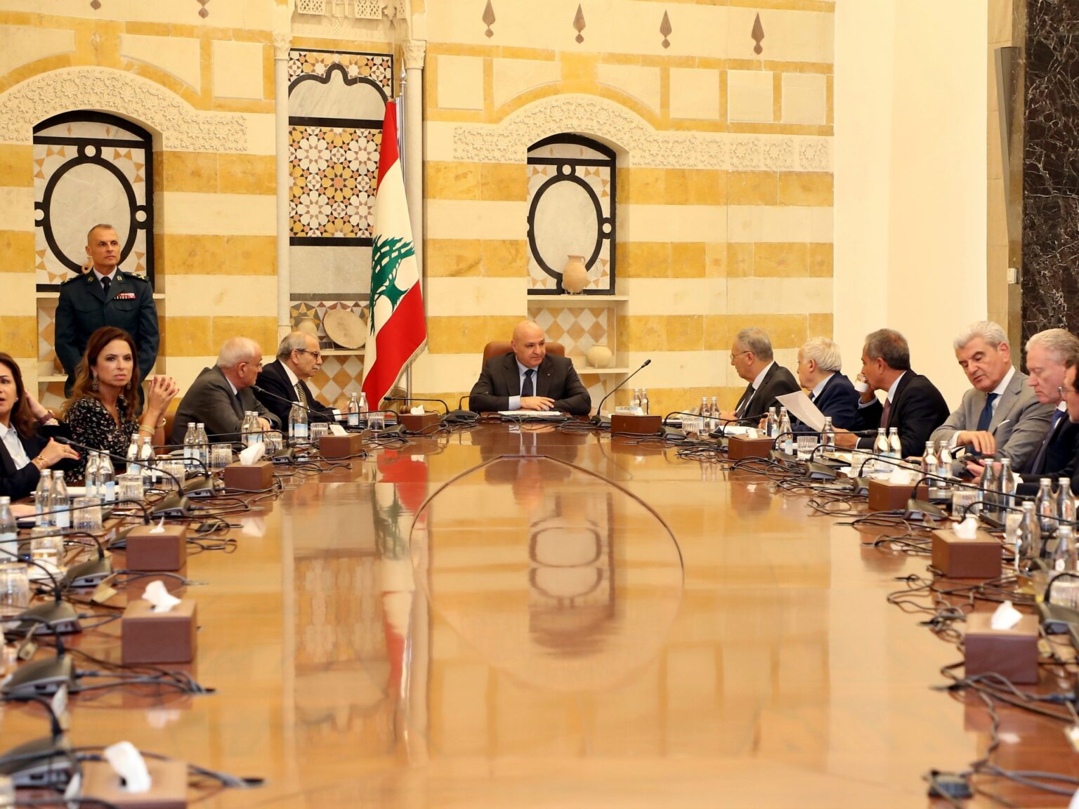 توتر لبناني إيراني.. سلاح حزب الله بين سيادة الدولة ودعم طهران | سياسة