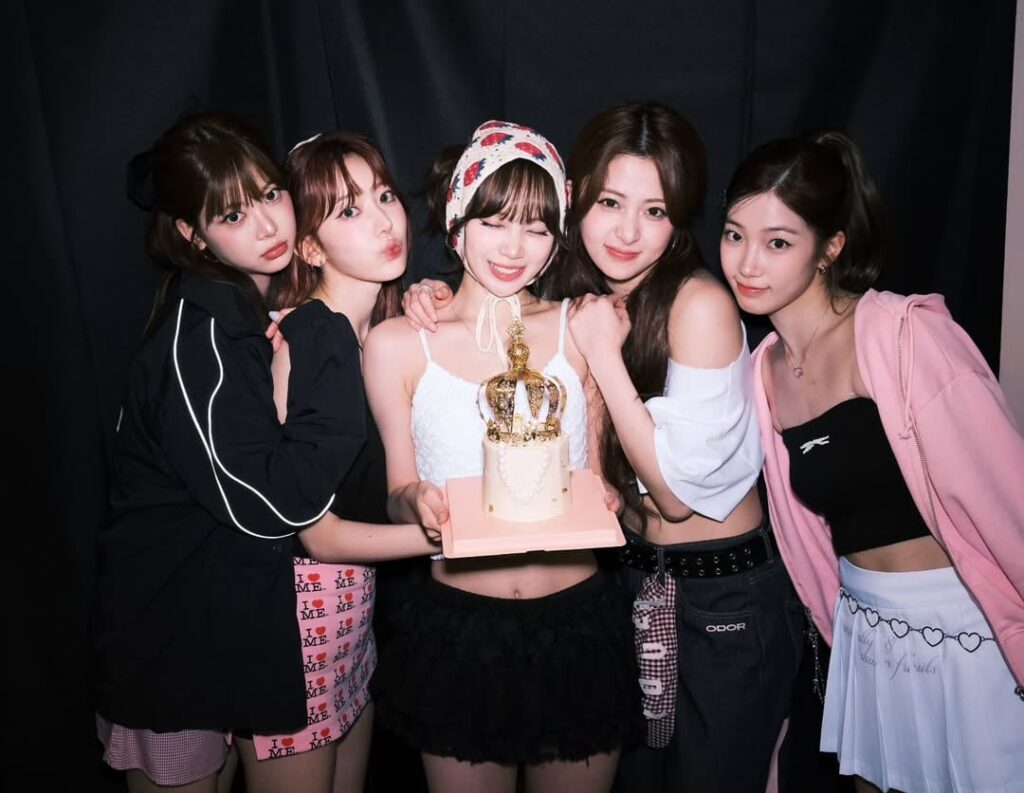 250805 Kim Chaewon Instagram Update Feat. Le Sserafim & Shiro