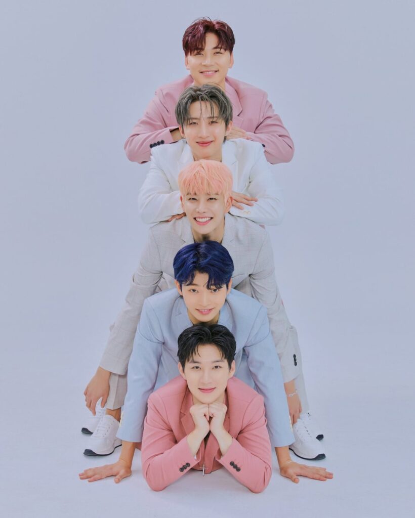 الذكرى السنوية الخامسة السعيدة لـ Super Five (البنتاغون Hui ، Astro MJ ، A.Cian Hyukjin ، OK Jinwook ، Park Hyungseok)!