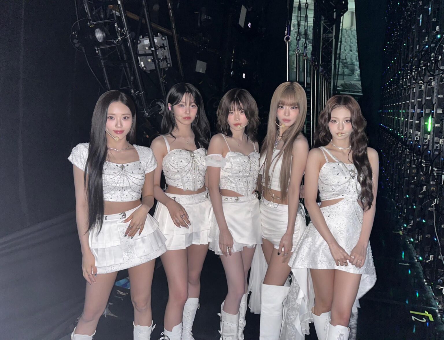 Fromis_9 - جولة العالم الأول: الآن غدًا. في الولايات المتحدة الأمريكية (صورة دعابة جماعية)