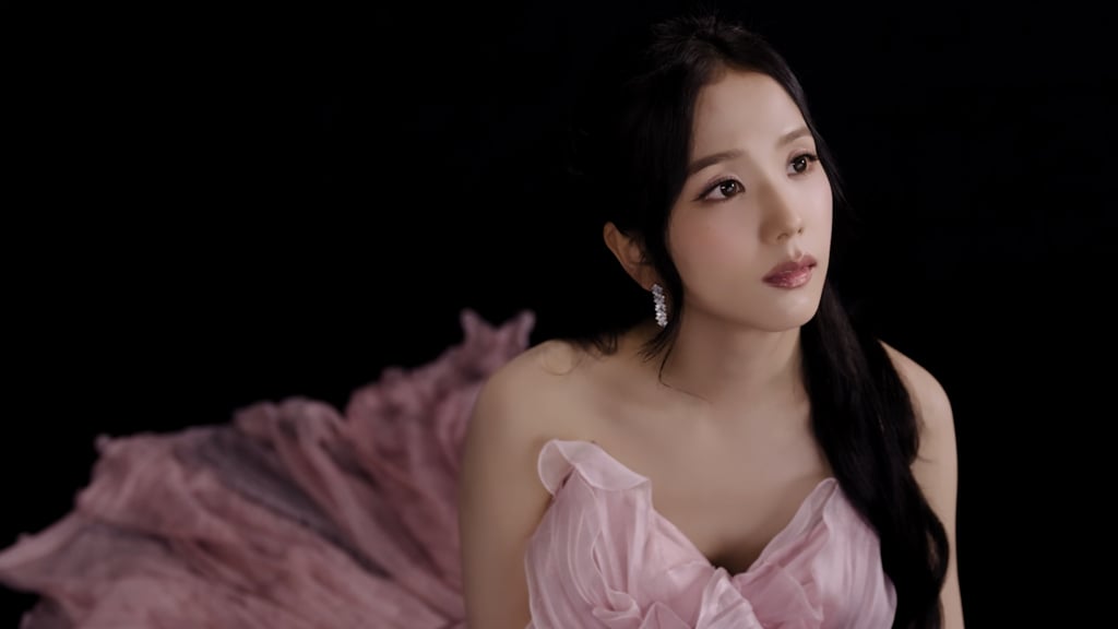 250811 jisoo - فيديو خاص "حبي" [TEASER] | 08/11 8 مساءً بتوقيت شرق الولايات المتحدة