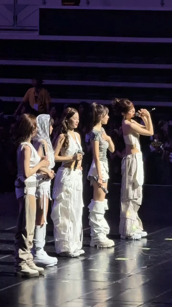 250828 أبريل كيم (مترجم لـ "Easy Crazy Hot" في سنغافورة) تحديث Instagram مع Le Sserafim