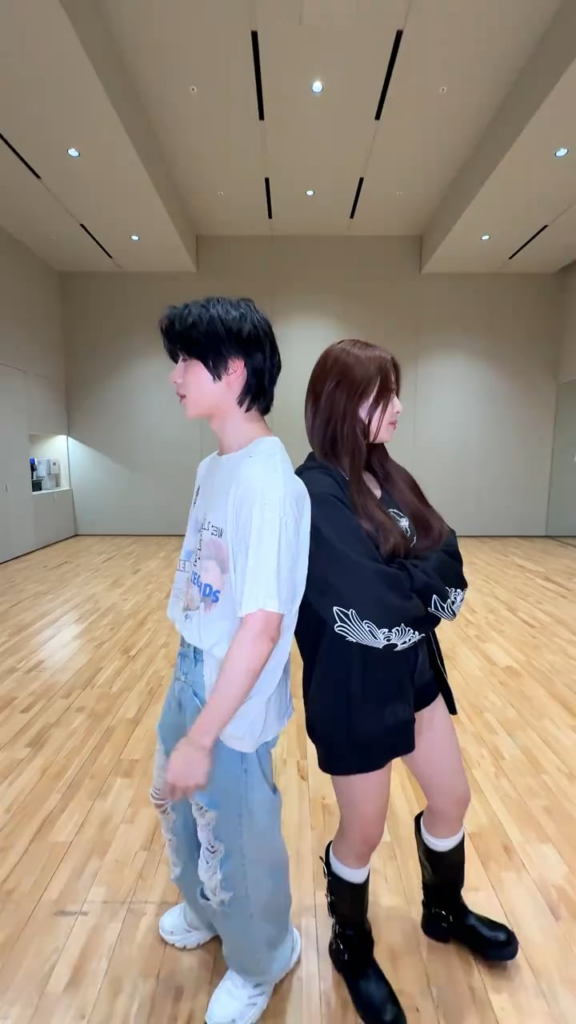 250804 Huh Yunjin with Tomorrow X Together Beomgyu - رأسًا على عقب (تحدي الرقص)