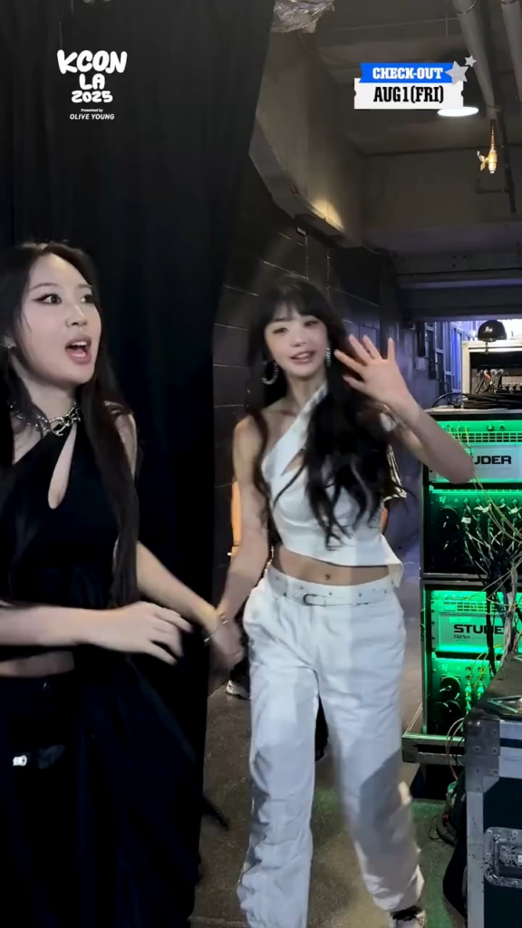 250802 Ive (مع Lee Youngji) - KCON LA 2025 (كاميرا تسجيل الخروج | IVE CUT)