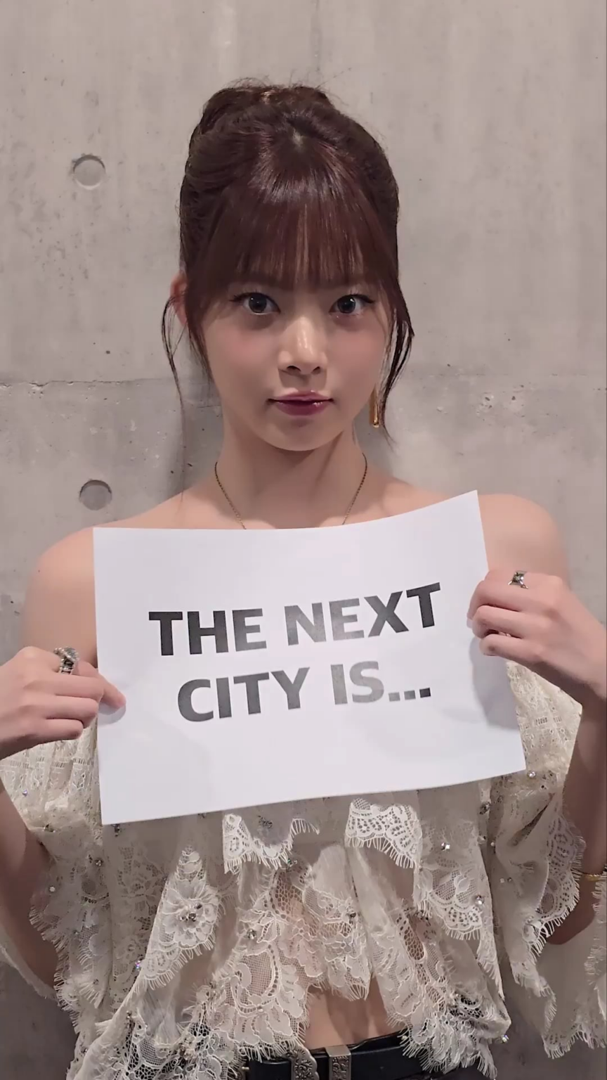 250821 le sserafim tiktok تحديث مع Huh Yunjin & Hong Eunchae - المدينة التالية هي ... Newark 🙌