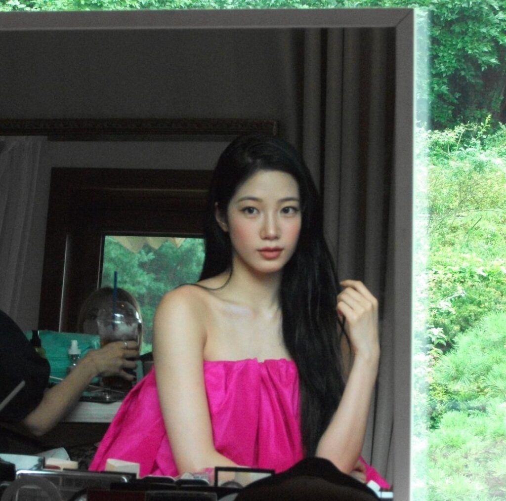 250810 تحديث IM_Lesserafim Twitter - رسالة عيد ميلاد Kim Chaewon السعيدة إلى Kazuha