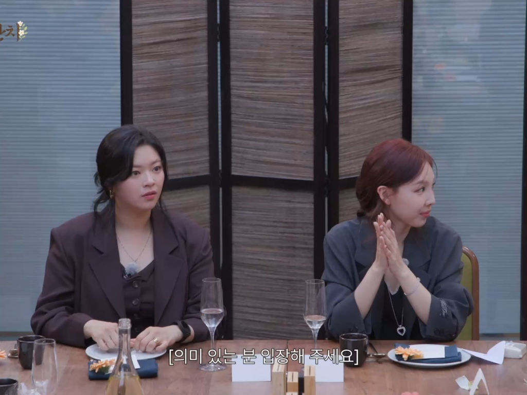 250715 - الرؤساء التنفيذيين Jeongyeon و Nayeon يضحكان معًا