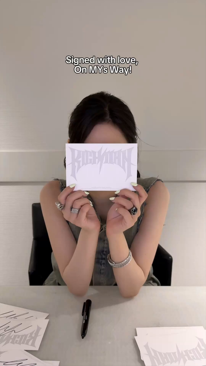 250821 تحديث AESPA Tiktok - من أجلك ، من AESPA💖 احصل على ألبوماتك الموقعة! مرحبًا ، Mys ، Live's Live الآن - لا تفوتها! ✔