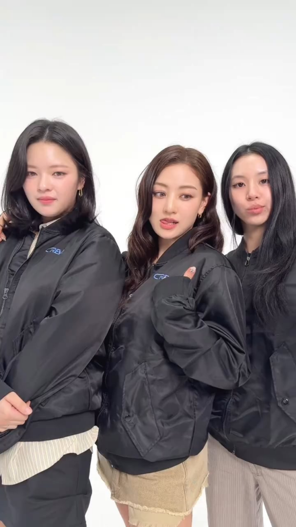 250818 Tiktok Update - لا يمكن أن أشكرك بما يكفي على كل الحب الذي قدمته لـ #Takeown! 🫶🏻 من الذي حصل عليه على التكرار؟ 👀 (مع Jeongyeon و Jihyo و Chaeyoung)