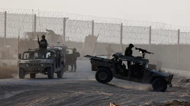 دبابات إسرائيلية في غزة.