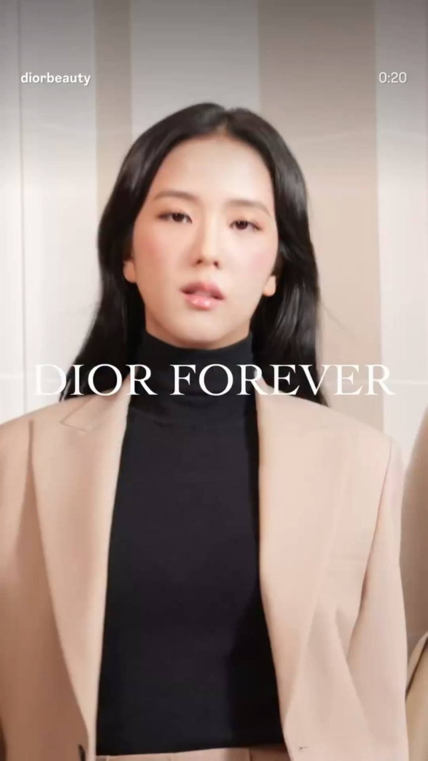 250831 تحديث قصة Jisoo IG