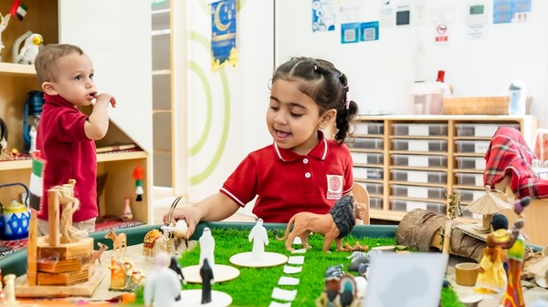 دمج الثقافة الإماراتية في منهج منتسوري في فرع ريدوود مونتيسوري Redwood Montessori الجديد في مدينة محمد بن زايد
