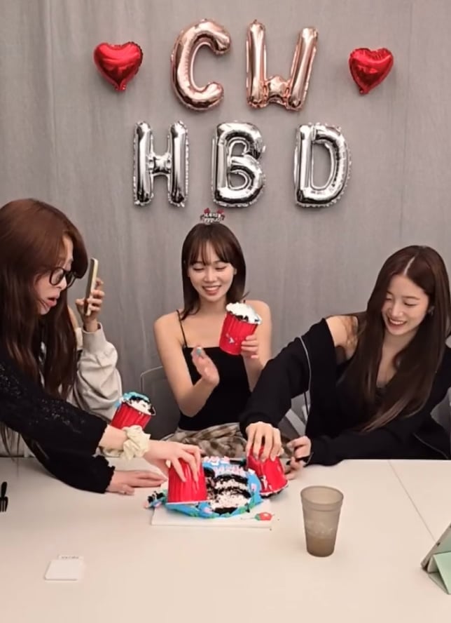 لا يدرك تشايون أنها أعطت eunchae الإصبع على حادث 😂