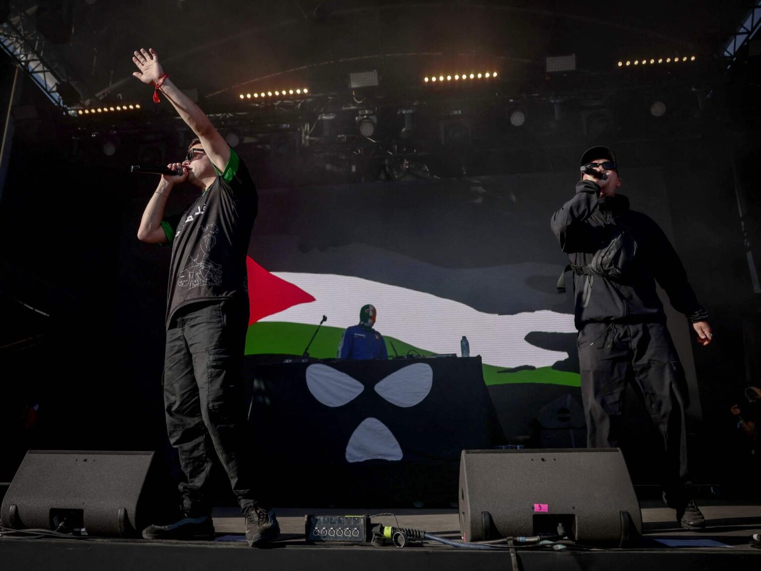 فرقة “نيكاب” الأيرلندية تهتف مجددا لفلسطين خلال حفل بفرنسا | أخبار فرقة "نيكاب" الأيرلندية تهتف مجددا لفلسطين خلال حفل بفرنسا | أخبار