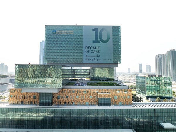 "كليفلاند كلينك أبوظبي" يجري عملية زراعة كبد نوعية لعلاج نقائل سرطانية معقدة