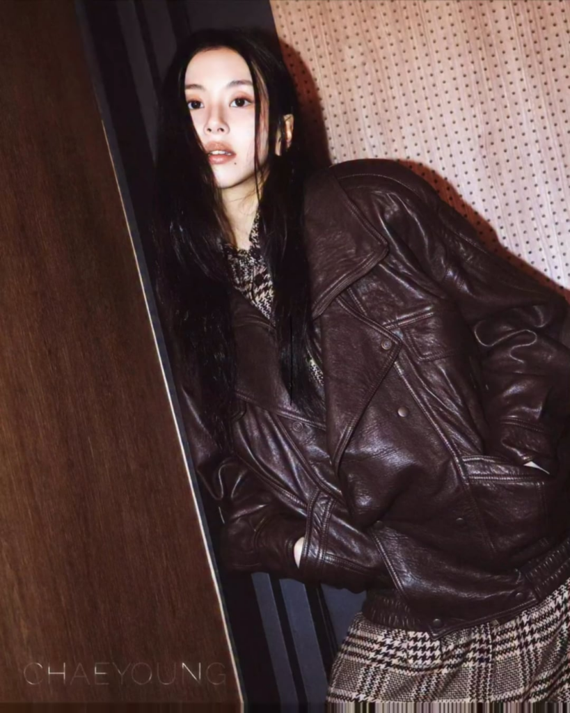 250826 تحديث Dazed Korea Instagram - ابق شاذًا chaeyoung @chaeyo.0 twicetagram 2025 الغطاء الرقمي لـ  آثار كوريا من التمرد الصغير ، اللحظات ، الحرية. تشايونج وسانت لوران.