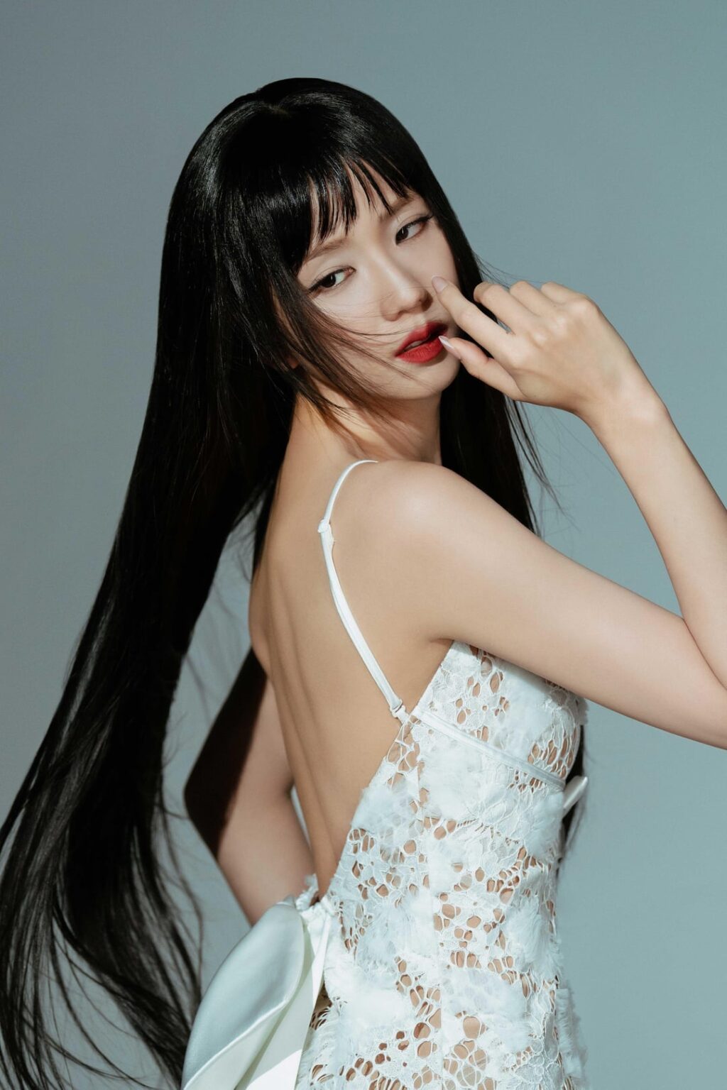 250811 تحديث تطبيق Jisoo | [📸] الصورة الذاتية FW25 وراء