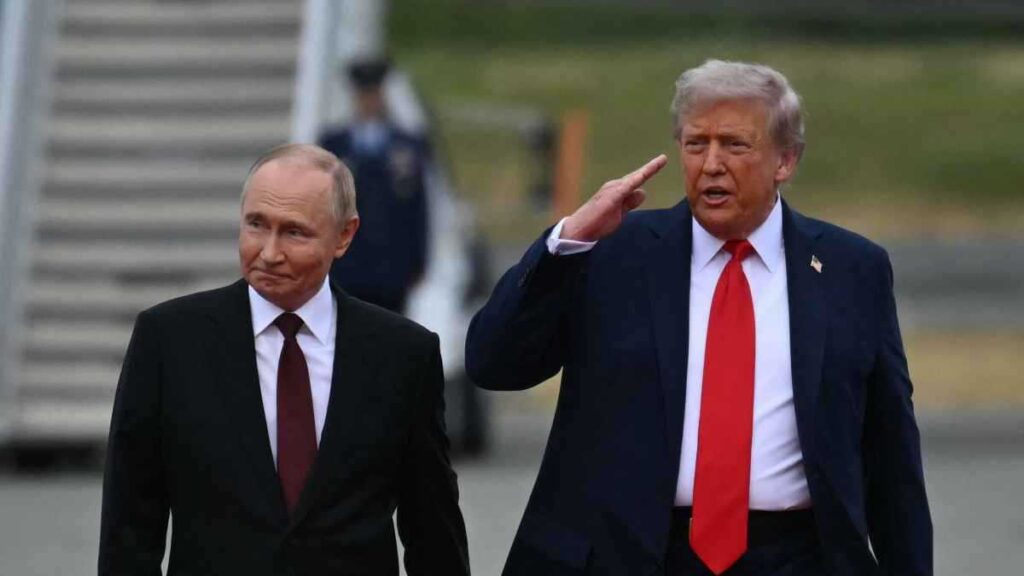 هل ورط بوتين ترامب في وعده بلقاء زيلينسكي؟ وسط مخاوف من عودة العقوبات.. إيران تترقب اجتماعا حاسما لـ"الترويكا الأوروبية"