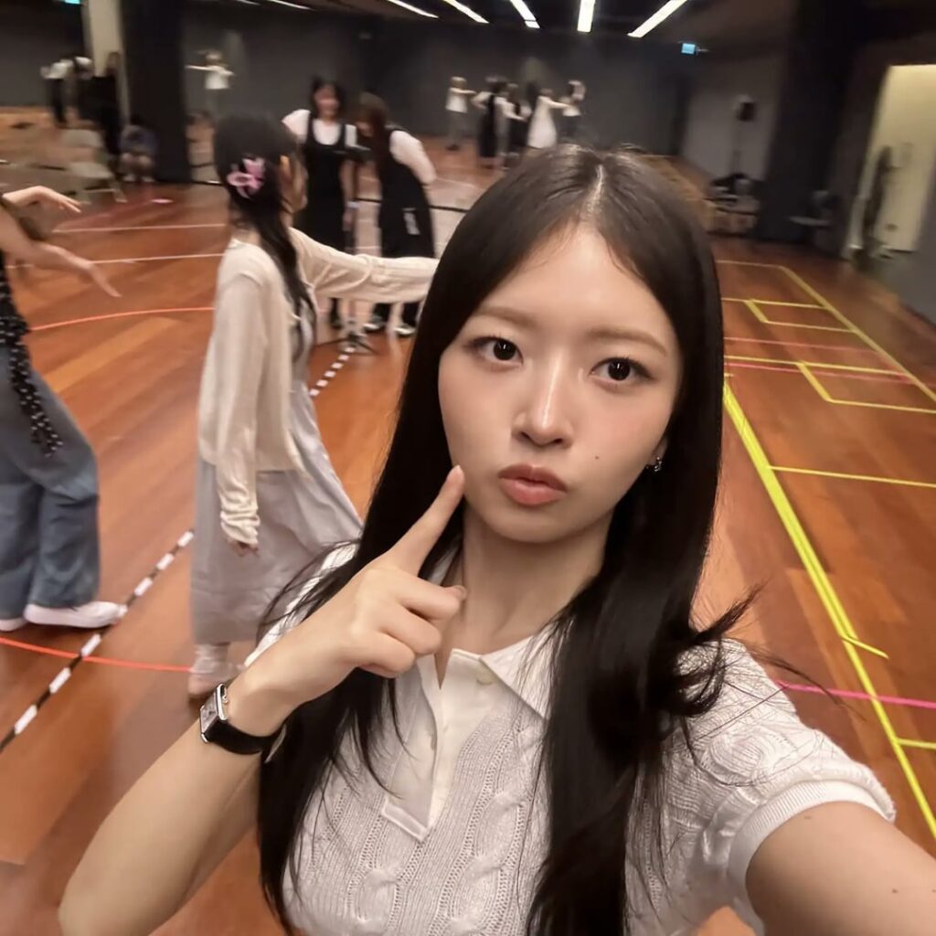 250813 KCON الرسمية على YouTube Post Update مع IVE - Dance Practice Mission Selfie Drop! 🎁