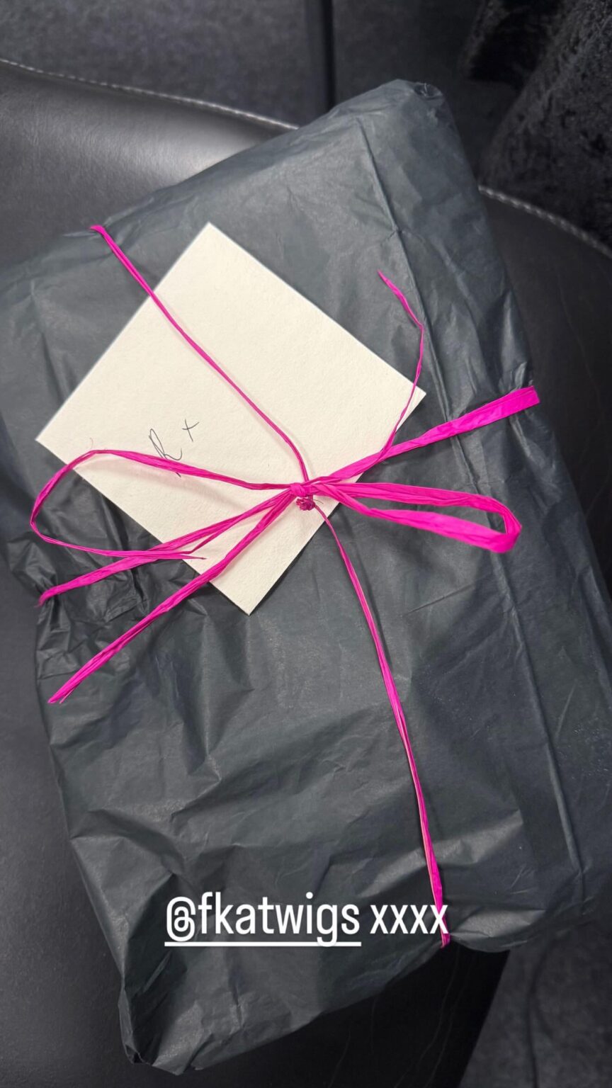 250815 تحديث قصة Rosé IG