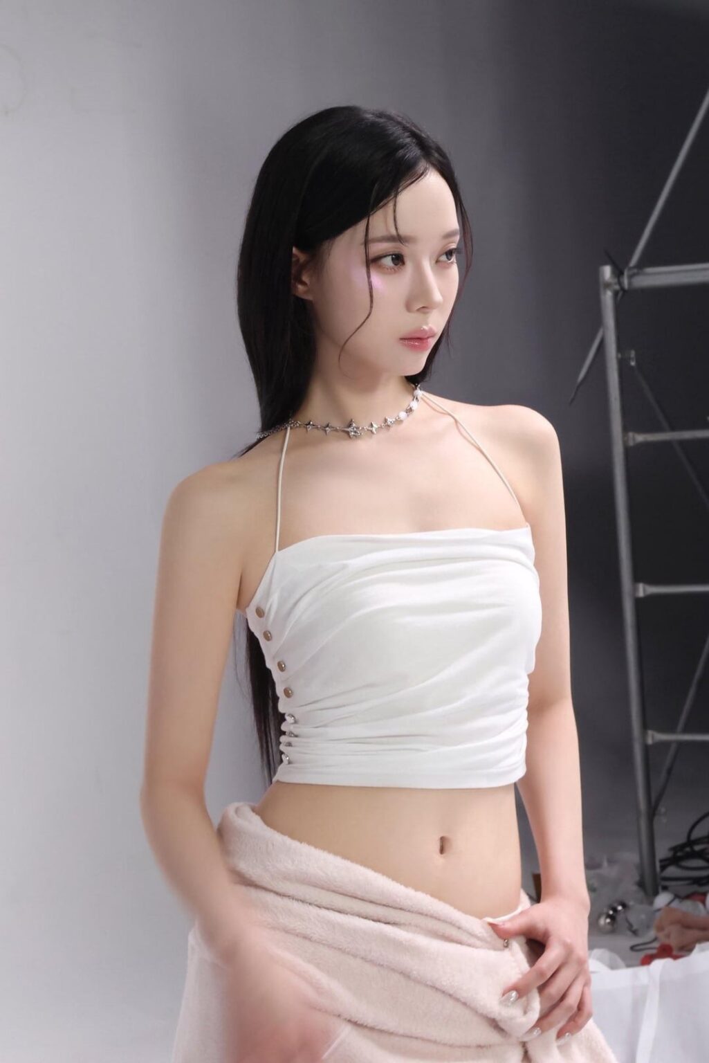 250827 Winter - Espoir X Strobing Highlighter (خلف صور الكواليس)