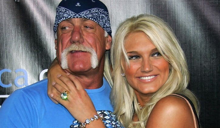 ابنة هولك هوغان اصطحبت أطفالها إلى الشاطئ بدلا من حضور جنازة والدها.. لهذا السبب ابنة هولك هوغان اصطحبت أطفالها إلى الشاطئ بدلا من حضور جنازة والدها.. لهذا السبب