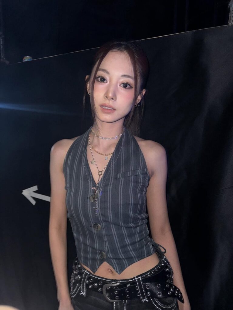 250823 تحديث Tzuyu Instagram - 🌌💫