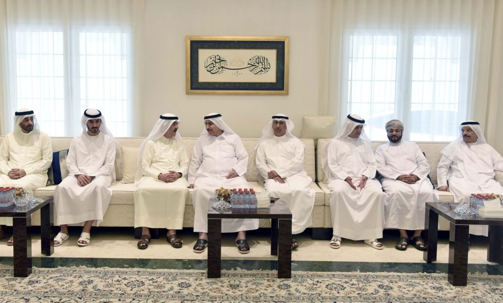 حاكم أم القيوين يقدم واجب العزاء في وفاة حرم حمد بن رحمه الشامسي ‹ جريدة الوطن