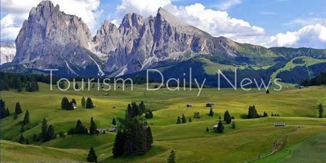 إيطاليا تكافح السياحة المفرطة.. رسوم على الصور وقوانين جديدة لضبط الزوار