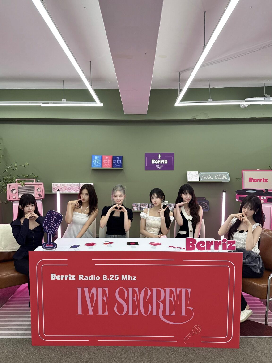 250825 ive ive twitter update - ive secret live with berriz الانتهاء 💕
