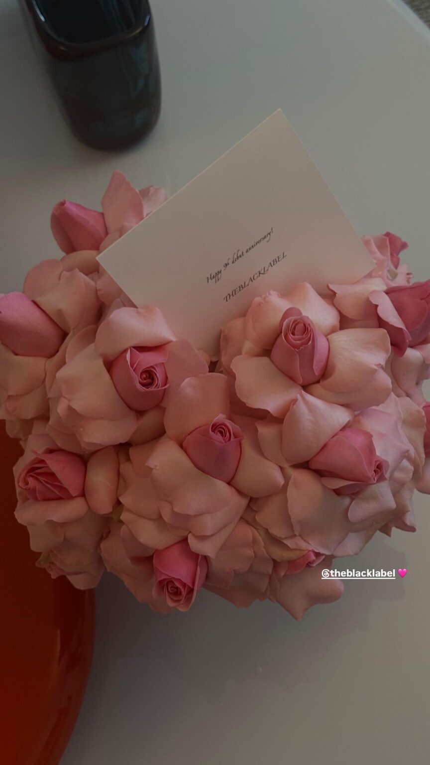 250808 تحديث قصة Rosé IG