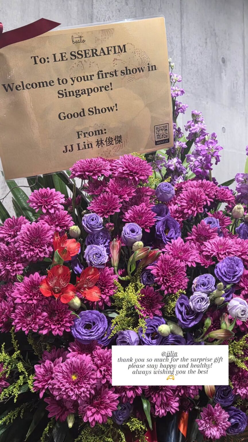 250816 Huh Yunjin & Hong Eunchae Instagram Stories Update - Singapore Singer JJ Lin أرسلت زهور تهنئة.