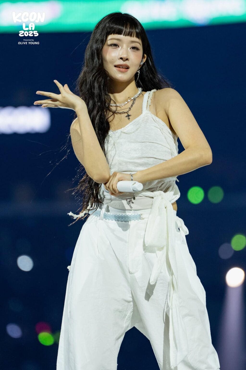 250819 Ive - KCON LA 2025 (تفريغ الصور: Rei ، Gaeul ، Leeseo)