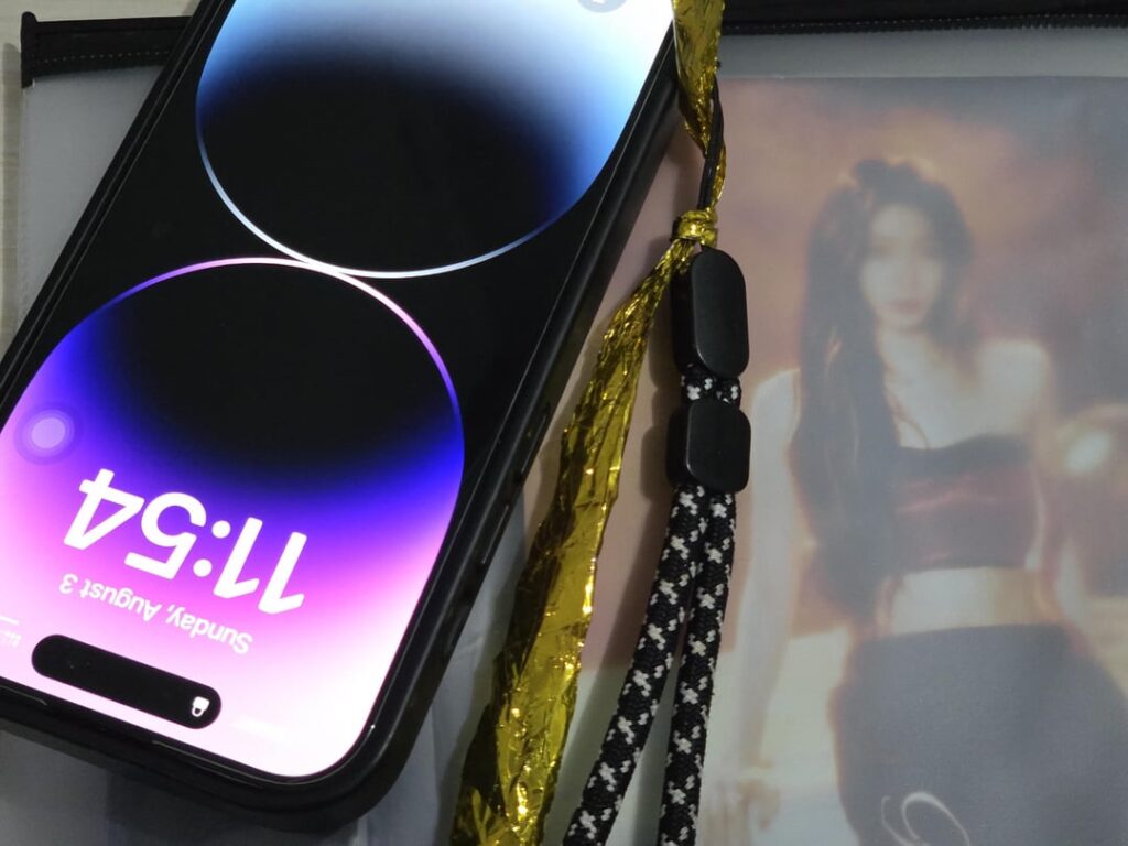 أول حفلة لي على الإطلاق ، وربط هذا الشريط الحلويات بحزام هاتفي. أنت تراهن أنني أبقيها.