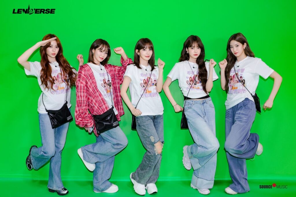 250826 Le Sserafim - Leniverse 'Clock -Out Race' (رسم صور)