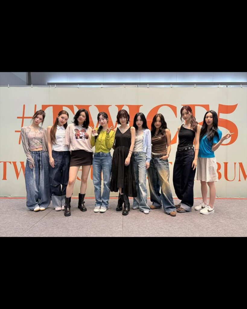 250810 Japan Instagram Update - كنت سعيدًا بمقابلة جميع Onces في حدث إصدار Twice Best Best #Twice5 في أوساكا اليوم ☺ Onces ، كيف كان ذلك؟