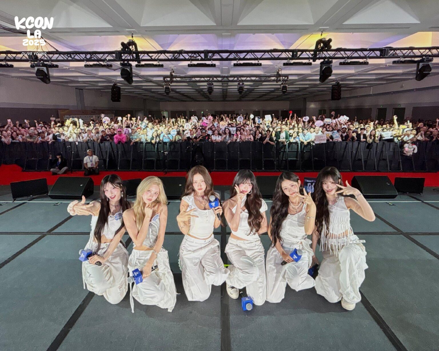 250812 KCON تحديث Twitter الرسمي مع IVE
