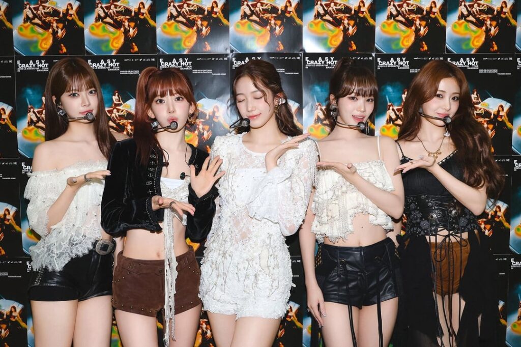 250810 Le Sserafim Twitter Update - في 2025 Le Sserafim Tour "Easy Crazy Hot" في Bangkok Day 1