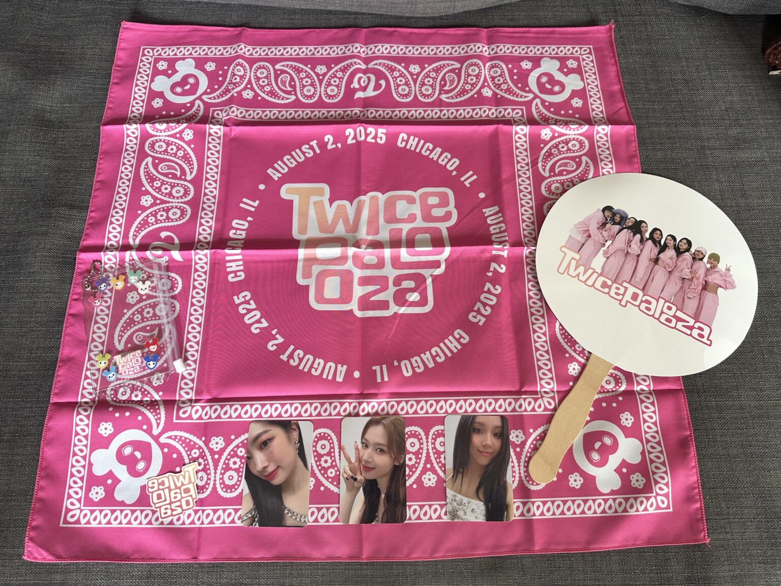 بلدي مسافة من حدث TwicePalooza في شيكاغو أمس (ناقص المعصم). شكر كبير لكل من ساعد في وضع هذا الحدث! 🫰🏻