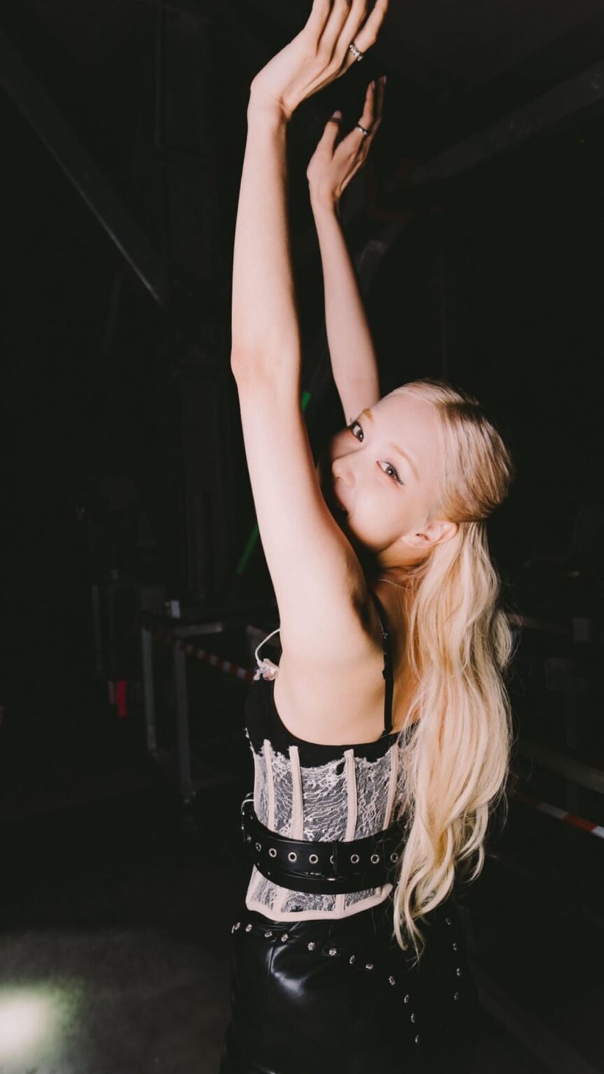 250807 تحديث قصة Rosé IG