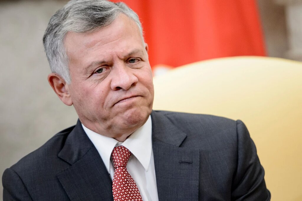 ملك الأردن يغادر نيوم وسمو ولي العهد في مقدمة مودعيه - صحيفة سبق الالكترونية