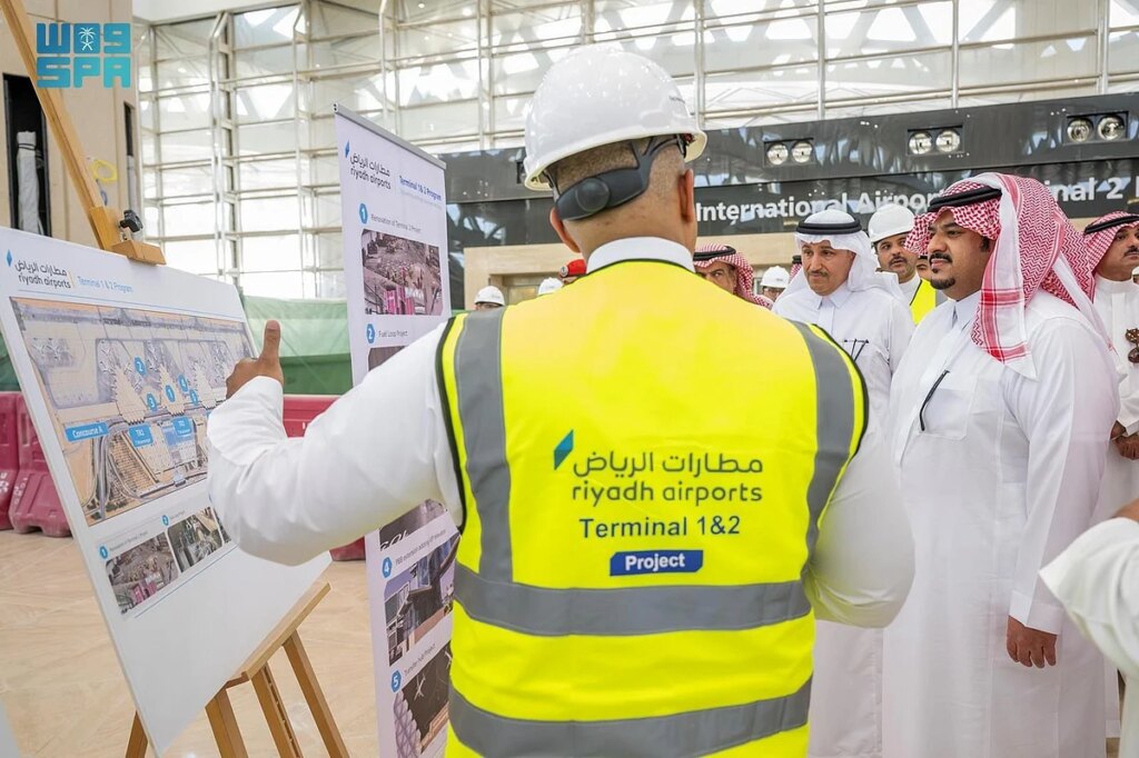 شاهد .. نائب أمير الرياض يستقل مركبة ذاتية القيادة في طريقه لزيارة مطار الملك خالد الدولي