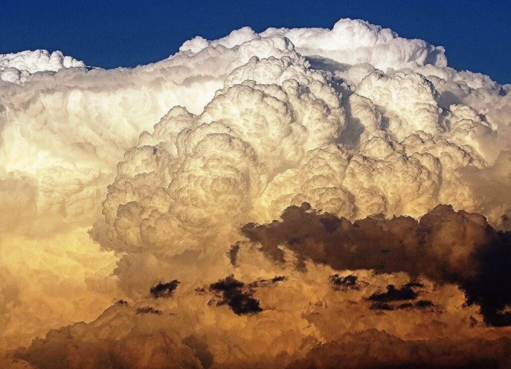 موجة مطرية كبرى تضرب معظم مناطق المملكة حتى منتصف الأسبوع موجة مطرية كبرى تضرب معظم مناطق المملكة حتى منتصف الأسبوع