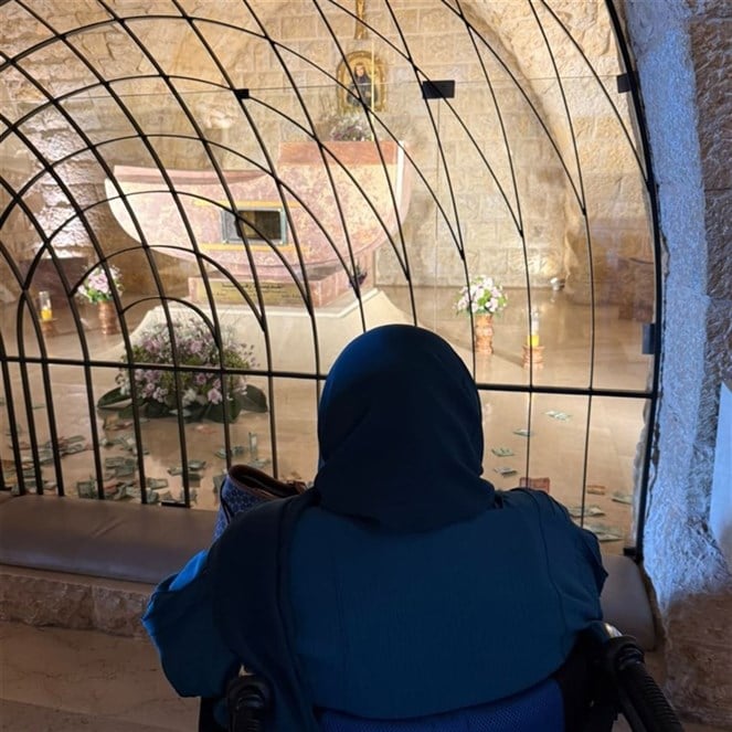 tayyar.org – بالصور – بعد سنوات.. فنانة شهيرة جداً تزور لبنان وهذا ما قامت به! tayyar.org - بالصور - بعد سنوات.. فنانة شهيرة جداً تزور لبنان وهذا ما قامت به!