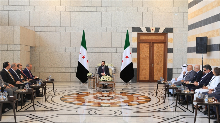 الشرع: التعاون الاقتصادي مع لبنان الحل لإنهاء الاستقطاب السياسي