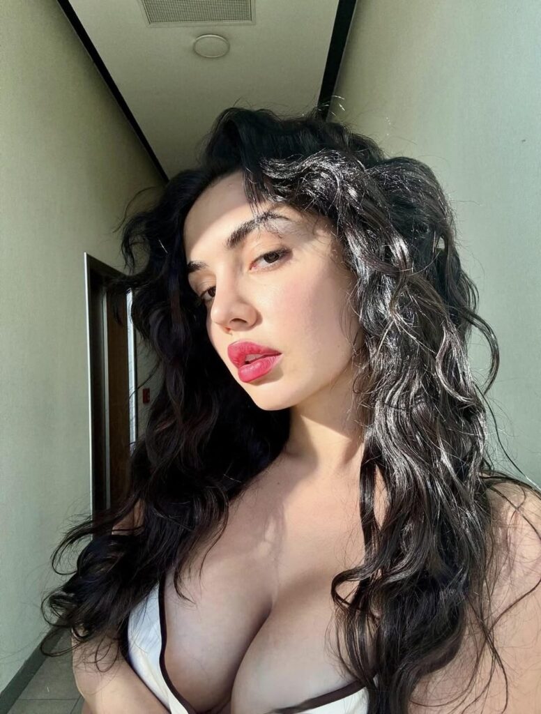 Ece Ronay abonelere özel