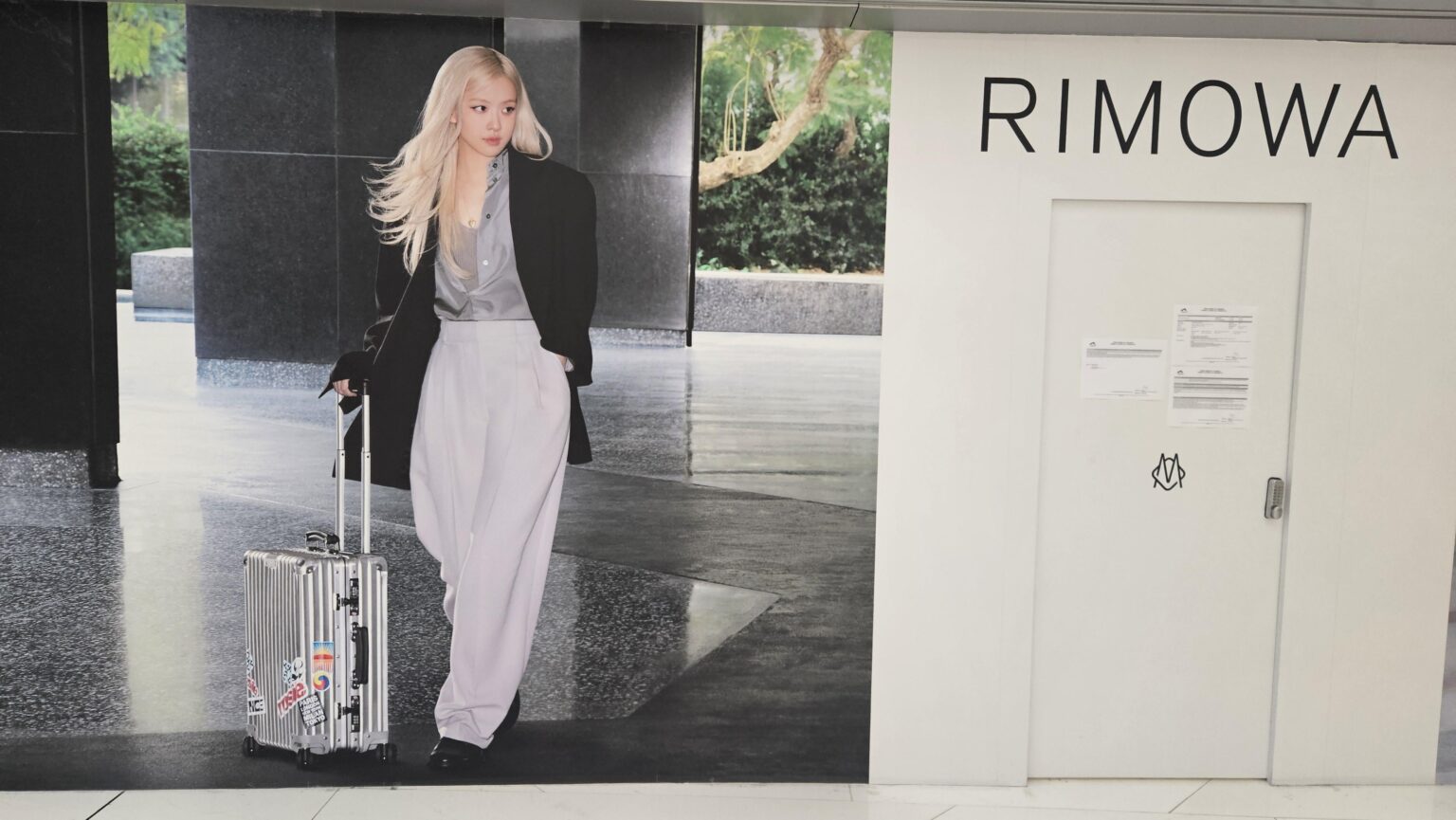 250824 Rosé في مطار هونغ كونغ! 🩷